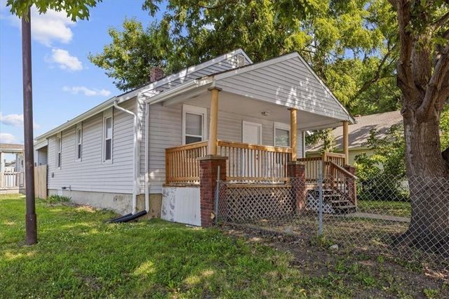 1116 S Woodland Avenue, Independence, MO 64050
