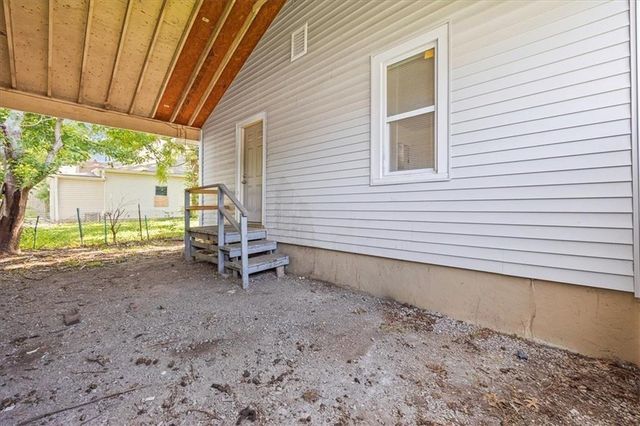 1116 S Woodland Avenue, Independence, MO 64050