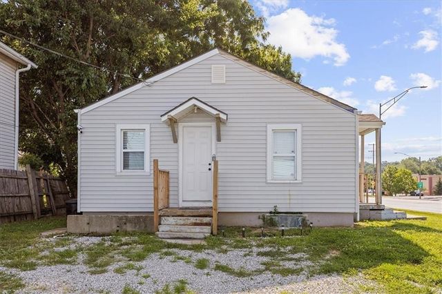 1116 S Woodland Avenue, Independence, MO 64050