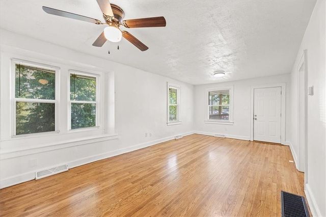 1116 S Woodland Avenue, Independence, MO 64050