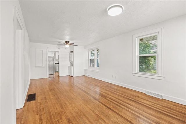 1116 S Woodland Avenue, Independence, MO 64050