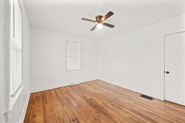1116 S Woodland Avenue, Independence, MO 64050