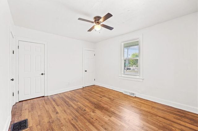 1116 S Woodland Avenue, Independence, MO 64050