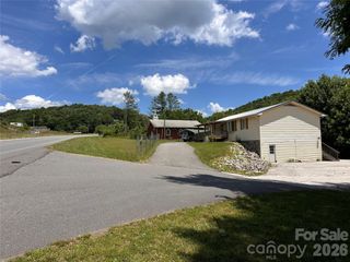 422 US Highway 19E Highway, Spruce Pine, NC 28777
