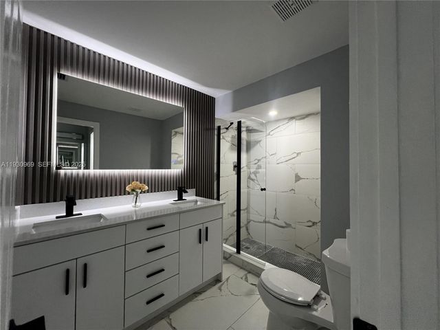 8223 NW 8th St 11, Plantation, FL 33324