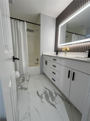 8223 NW 8th St 11, Plantation, FL 33324