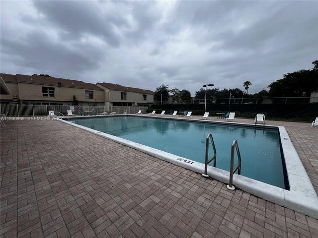 8223 NW 8th St 11, Plantation, FL 33324