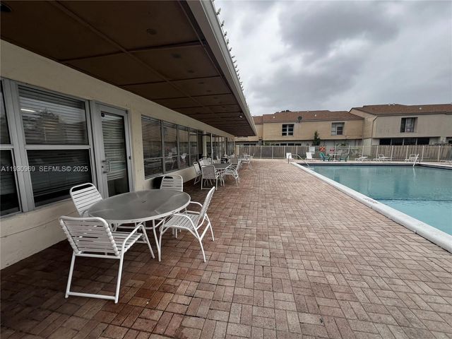 8223 NW 8th St 11, Plantation, FL 33324