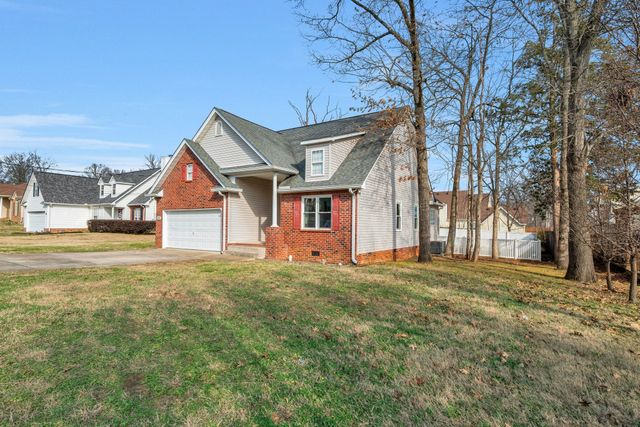 1002 Seven Oaks Blvd, Smyrna, TN 37167