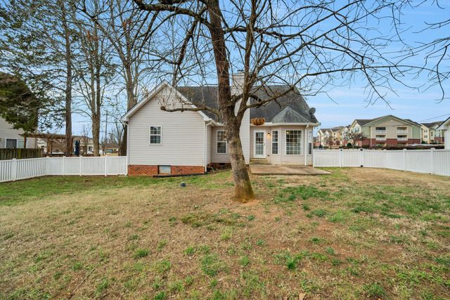 1002 Seven Oaks Blvd, Smyrna, TN 37167