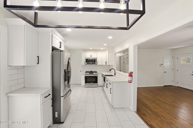 625 Commonwealth Boulevard, Toms River, NJ 08757