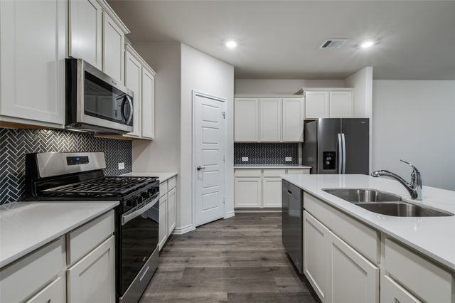 9813 Autumn Leaves, Aubrey, TX 76227