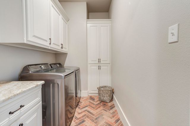 1307 Buckingham Avenue, Wolfforth, TX 79382