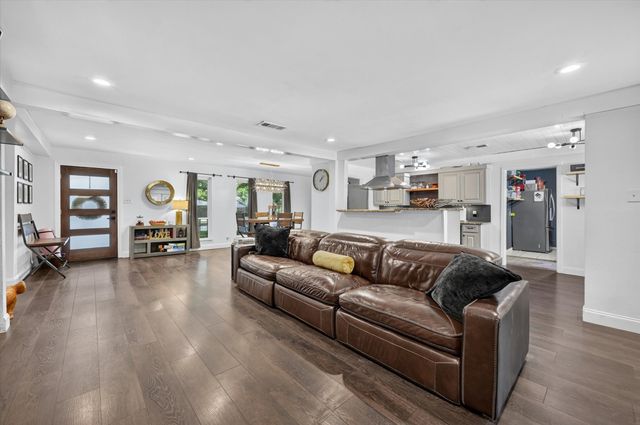 8920 Kincaid Drive, Benbrook, TX 76116