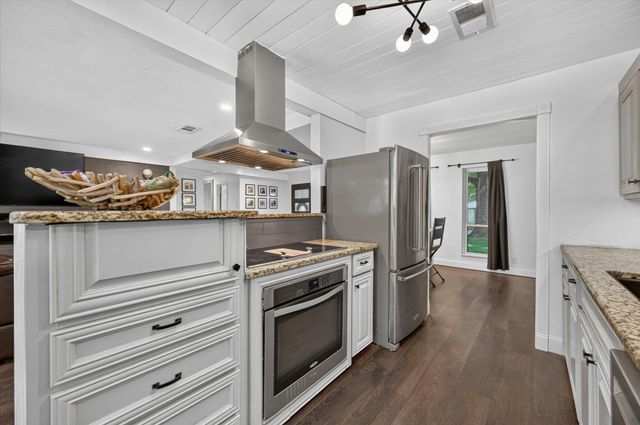 8920 Kincaid Drive, Benbrook, TX 76116
