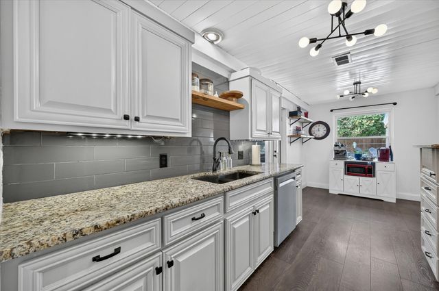 8920 Kincaid Drive, Benbrook, TX 76116