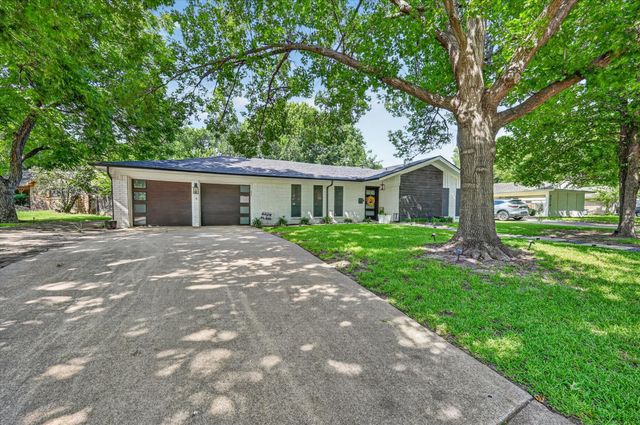 8920 Kincaid Drive, Benbrook, TX 76116