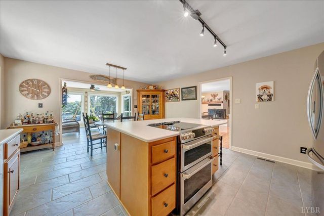 154 Key Lakewood Drive, Moneta, VA 24121