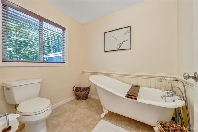 154 Key Lakewood Drive, Moneta, VA 24121