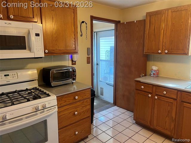 20408 Saint Francis Street, Livonia, MI 48152