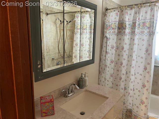 20408 Saint Francis Street, Livonia, MI 48152