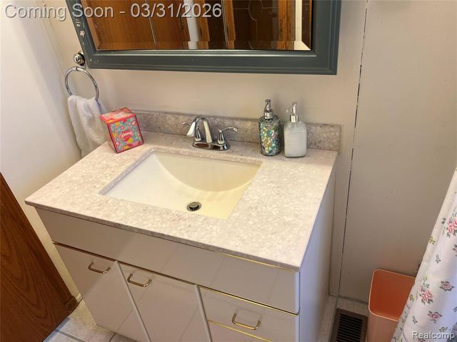 20408 Saint Francis Street, Livonia, MI 48152