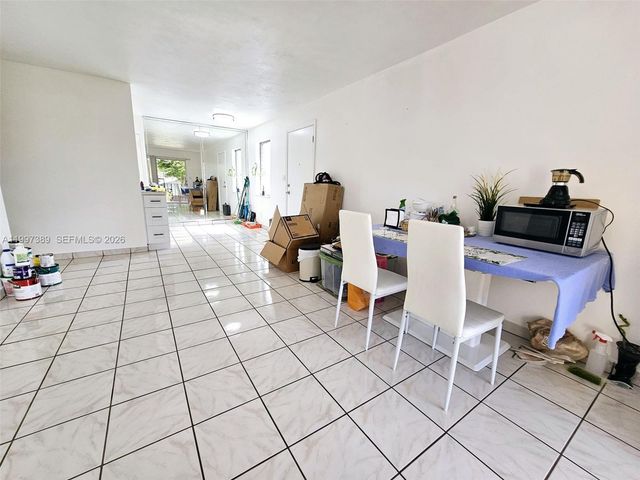 8701 SW 141st St B8, Palmetto Bay, FL 33176