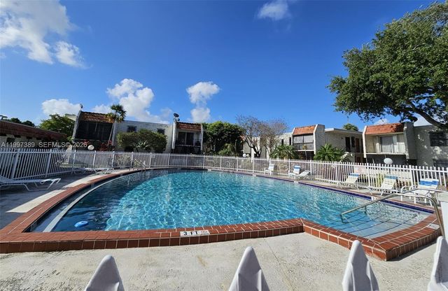 8701 SW 141st St B8, Palmetto Bay, FL 33176