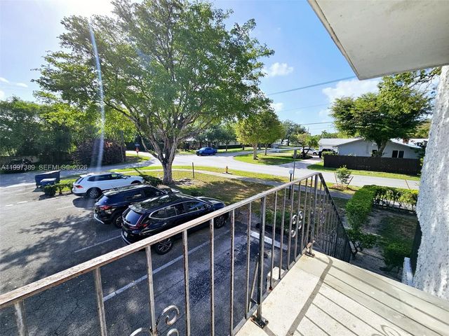8701 SW 141st St B8, Palmetto Bay, FL 33176