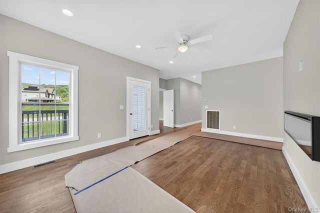 21 Harcourt Cosman Drive, Newburgh, NY 12550