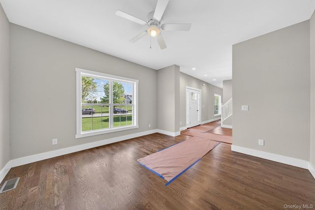 21 Harcourt Cosman Drive, Newburgh, NY 12550