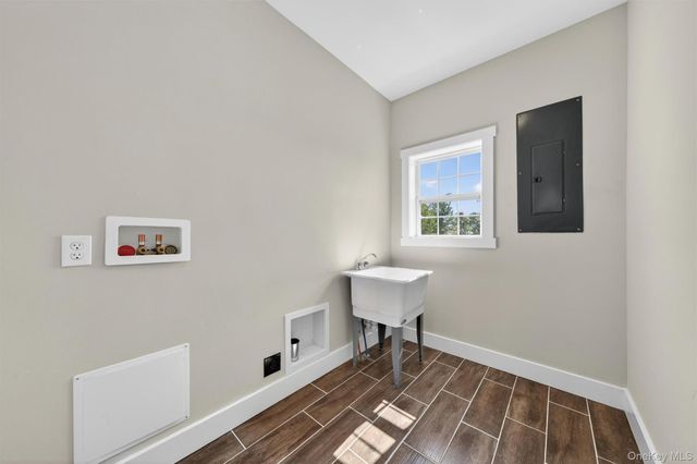 21 Harcourt Cosman Drive, Newburgh, NY 12550