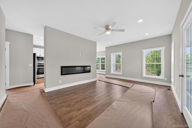 21 Harcourt Cosman Drive, Newburgh, NY 12550