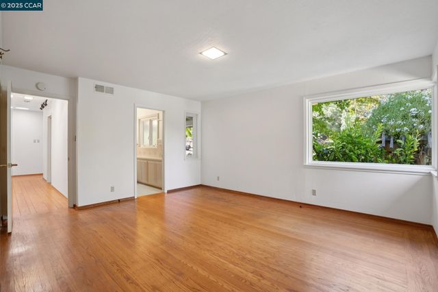 9 Lind Ct, Orinda, CA 94563