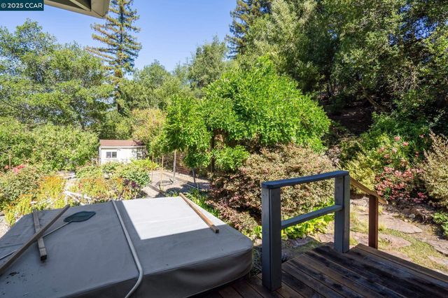 9 Lind Ct, Orinda, CA 94563