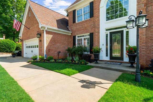 2638 Waters Edge Drive, Gainesville, GA 30504