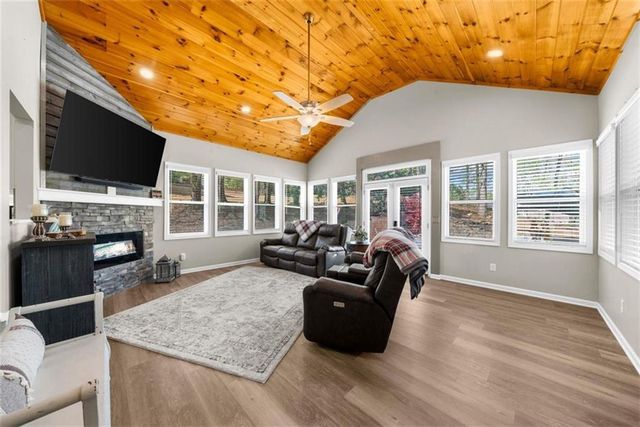 2638 Waters Edge Drive, Gainesville, GA 30504