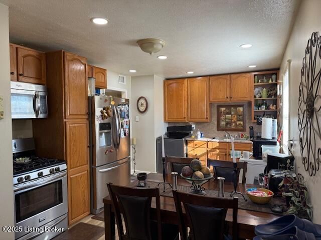 7703 Mango Dr, Louisville, KY 40258