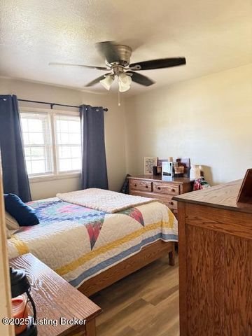 7703 Mango Dr, Louisville, KY 40258