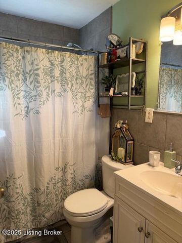 7703 Mango Dr, Louisville, KY 40258