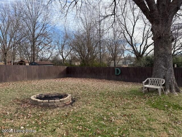 7703 Mango Dr, Louisville, KY 40258