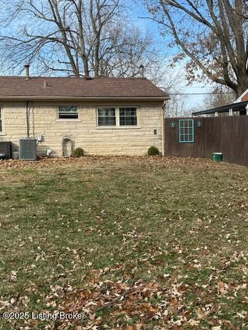 7703 Mango Dr, Louisville, KY 40258