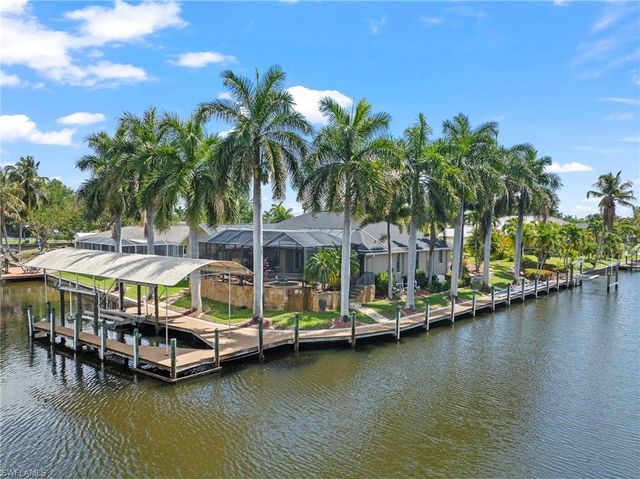 1412 Windsor CT, Cape Coral, FL 33904