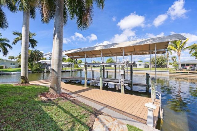 1412 Windsor CT, Cape Coral, FL 33904