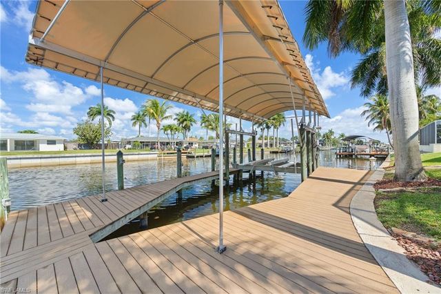 1412 Windsor CT, Cape Coral, FL 33904