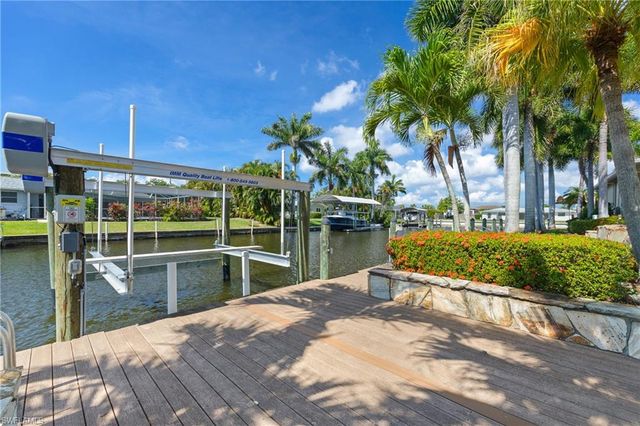 1412 Windsor CT, Cape Coral, FL 33904