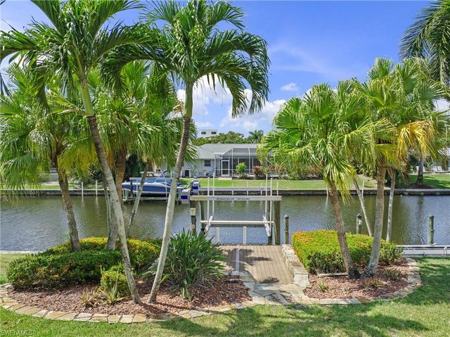 1412 Windsor CT, Cape Coral, FL 33904