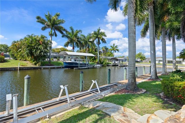 1412 Windsor CT, Cape Coral, FL 33904