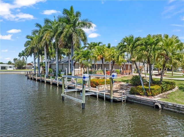 1412 Windsor CT, Cape Coral, FL 33904