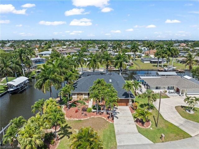 1412 Windsor CT, Cape Coral, FL 33904